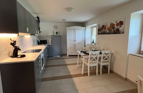 Friesenried Apartment | Apartment 'Löwenzahn' with Private Terrace, Shared Garden and Wi-Fi