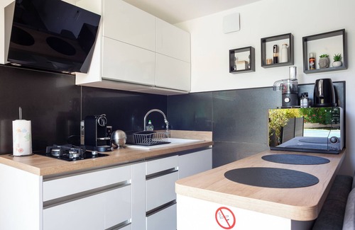 Aix-en-Provence House | Apartment 'Lucerta Bella' with Shared Pool, Wi-Fi and Air Conditioning