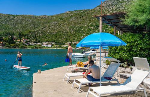 Zaton House | Apartment Lucija - waterfront with sunbeds!