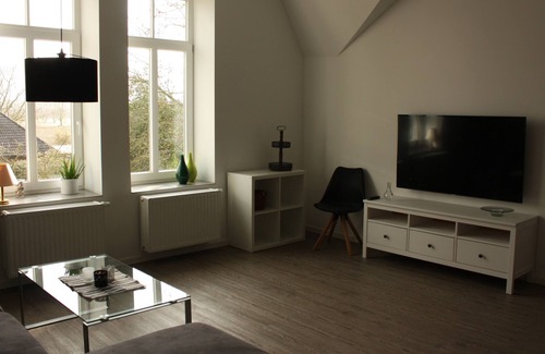 Loxstedt Apartment | Apartment Luke in historic villa "Northern Lights"