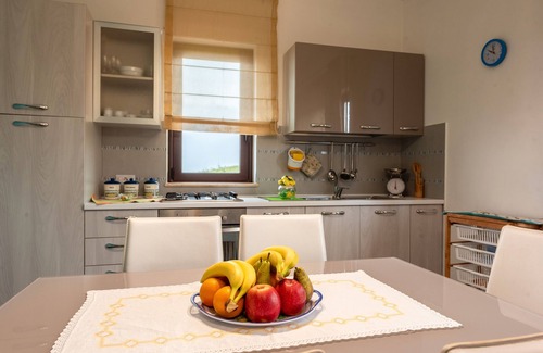 Tusa Apartment | Apartment 'Luna Nuova' with Sea View, Wi-Fi and Air Conditioning