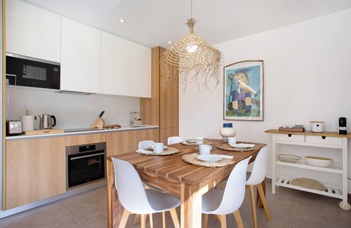 Nazare Apartment | Apartment "Luxury Boho Style Nazaré" with Sea View, Shared Pool & Wi-Fi