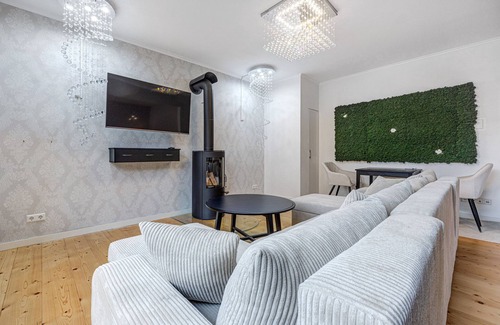 List Apartment | Apartment 'Möblierte Luxuswohnung Mit Kamin' with Wi-Fi