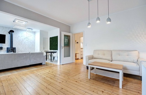 List Apartment | Apartment 'Möblierte Luxuswohnung Mit Kamin' with Wi-Fi