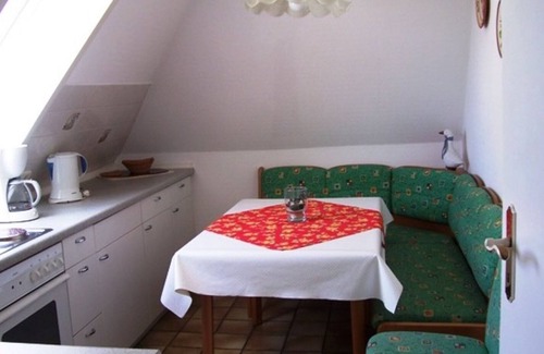 Cuxhaven Apartment | Apartment 'Mückenberger' with Shared Garden and Wi-Fi