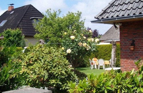 Cuxhaven Apartment | Apartment 'Mückenberger' with Shared Garden and Wi-Fi