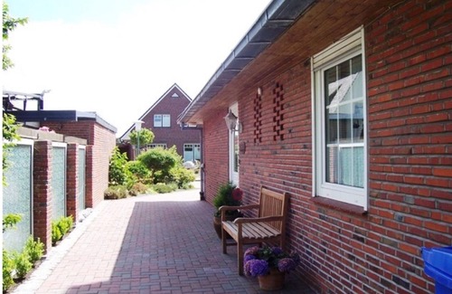 Cuxhaven Apartment | Apartment 'Mückenberger' with Shared Garden and Wi-Fi