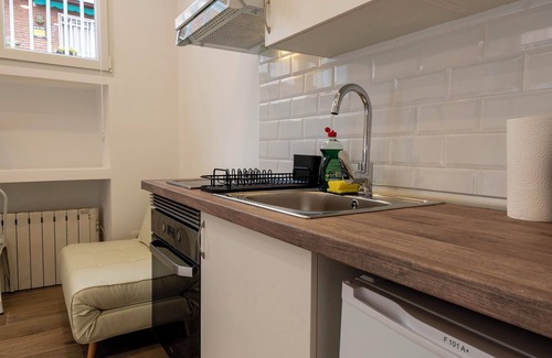 Ciudad Universitaria Apartment | Apartment Madrid Centro, 5 minutes walk from the metro, full bath, wash/dryer.