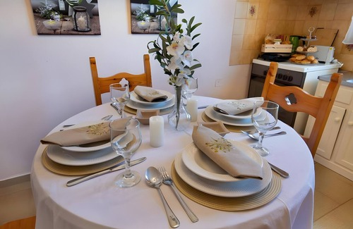 Vlachopoulatika Apartment | Apartment 'Maestro 2' with Balcony, Wi-Fi and Air Conditioning