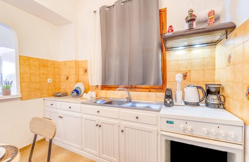 Vlachopoulatika Apartment | Apartment 'Maestro' with Shared Terrace, Wi-Fi and Air Conditioning