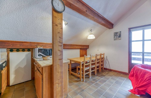 Villard-Reculas Apartment | Apartment "Magnimon 2 - The Rustic Charm" with Mountain View, Private Terrace and Wi-Fi