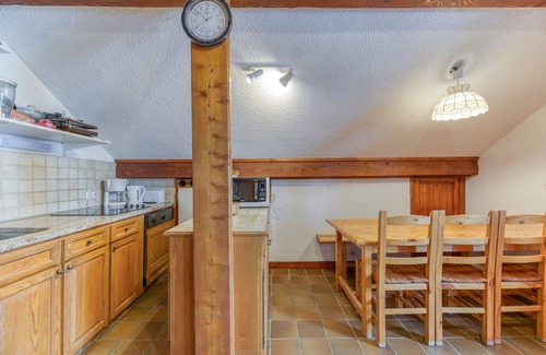 Villard-Reculas Apartment | Apartment "Magnimon 2 - The Rustic Charm" with Mountain View, Private Terrace and Wi-Fi