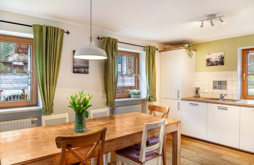 Ried Apartment | Apartment "Mair - Bergblick" with Mountain View, Shared Terrace & Wi-Fi