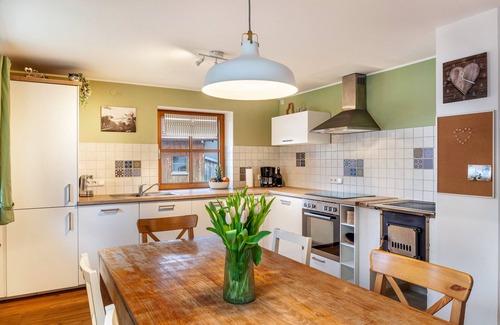Ried Apartment | Apartment "Mair - Bergblick" with Mountain View, Shared Terrace & Wi-Fi