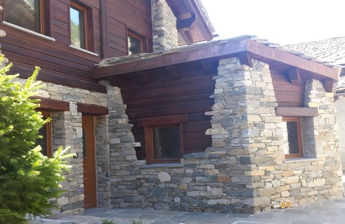 Valnontey Apartment | Apartment 'Maison De Vittor - Cogne' with Mountain View, Private Terrace and Wi-Fi