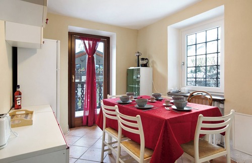 Entreves Apartment | Apartment 'Maison Esterina Vista Monte Bianco' with Mountain View, Shared Garden and Wi-Fi