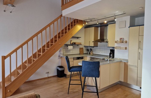 Bad Abbach Apartment | Apartment 'Maisonette Ferienwohnung Am Kurpark' with Balcony and Wi-Fi