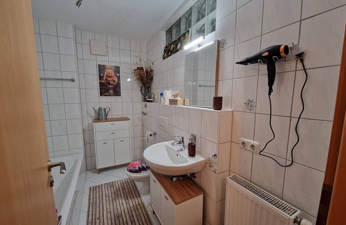 Bad Abbach Apartment | Apartment 'Maisonette Ferienwohnung Am Kurpark' with Balcony and Wi-Fi