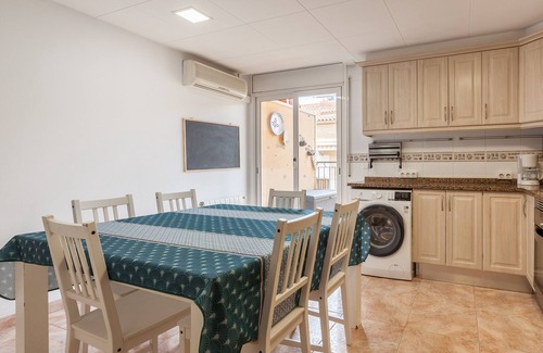 Malgrat de Mar Apartment | Apartment 'Malgrat' with Private Terrace, Wi-Fi and Air Conditioning