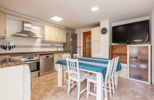 Malgrat de Mar Apartment | Apartment 'Malgrat' with Private Terrace, Wi-Fi and Air Conditioning