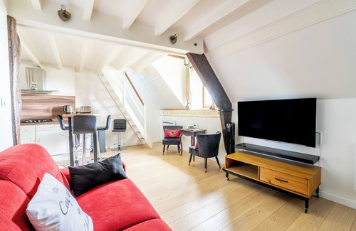 Saint-Herblain Apartment | Apartment 'Manoir De L' Aisnerie - Le Racine' with Shared Garden and Wi-Fi