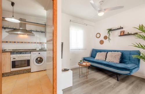 Doctor Barraquer-Grupo Renfe-Policlinico Apartment | Apartment 'Marahome' with Balcony, Wi-Fi and Air Conditioning