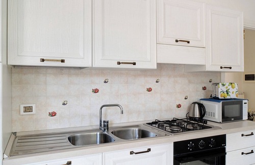 San Bartolomeo al Mare Apartment | Apartment 'Mari Fior' with Sea View, Balcony and Wi-Fi