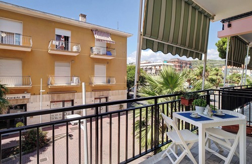 San Bartolomeo al Mare Apartment | Apartment 'Mari Fior' with Sea View, Balcony and Wi-Fi