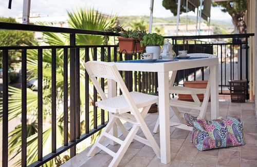 San Bartolomeo al Mare Apartment | Apartment 'Mari Fior' with Sea View, Balcony and Wi-Fi