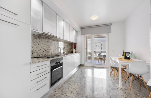 Telheiro Apartment | Apartment "Marina Elegance" with a View of the Marina, Private Covered Terrace & Wi-Fi