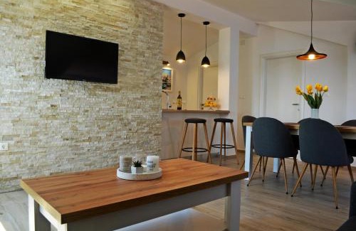 Cove Tri Zala (Zrnovo) Apartment | Apartment Marina
