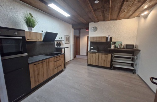 Pottenstein Apartment | Apartment 'Marktblick' with Mountain View and Wi-Fi