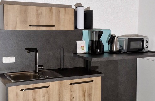 Pottenstein Apartment | Apartment 'Marktblick' with Mountain View and Wi-Fi
