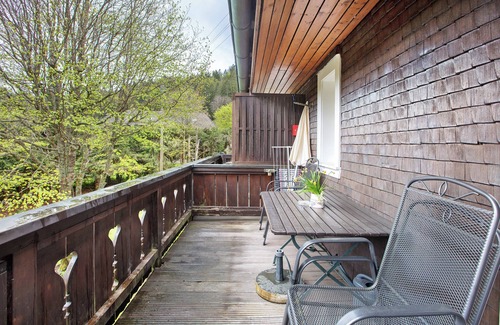 Blasiwald Apartment | Apartment 'Martinsklause' with Shared Garden, Balcony and Wi-Fi