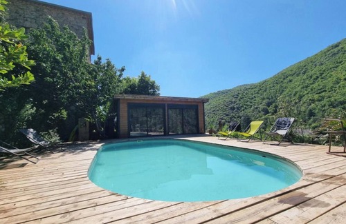 Valleraugue Apartment | Apartment 'Mas La Rainette Chez Raphael' with Mountain View, Shared Pool and Wi-Fi
