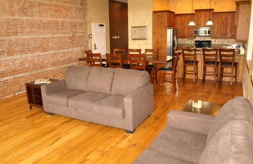 Washington Apartment | Apartment Master Suite at Cornerstone Inn