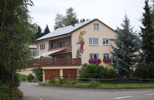 Wilhelmsdorf Apartment | Apartment 'Matzenmiller' with Shared Garden, Balcony and Wi-Fi