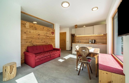 San Pancrazio Apartment | Apartment 'Mayrhof Vergissmeinnicht' with Mountain View, Wi-Fi, Balcony & Garden
