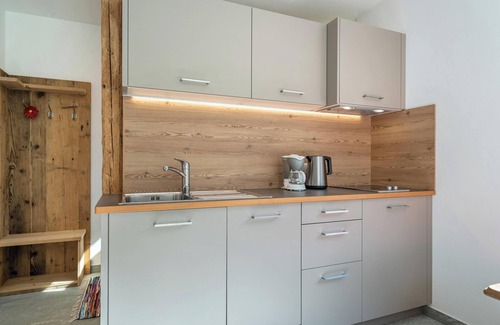 San Pancrazio Apartment | Apartment 'Mayrhof Vergissmeinnicht' with Mountain View, Wi-Fi, Balcony & Garden