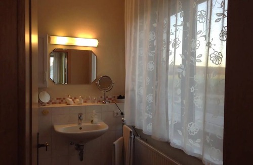 Abensberg Apartment | Apartment 'Medio Wohnung Nummer 2' with Private Terrace, Balcony and Wi-Fi