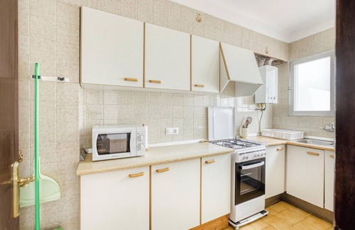 Llanca Apartment | 'Apartment Mediterranean View 3-4' close to the Beach with Terrace & Wi-Fi