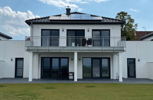 Wolpinghausen Apartment | Apartment 'Meer' with Lake View, Private Terrace and Wi-Fi