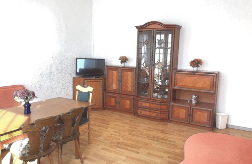 Meerane Apartment | Apartment 'Meeraner Parkresidenz Winter' with Wi-Fi