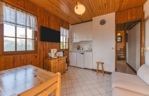 Villard-Reculas Apartment | Apartment 'Meije 4 Chaleureux' with Mountain View, Balcony and Wi-Fi