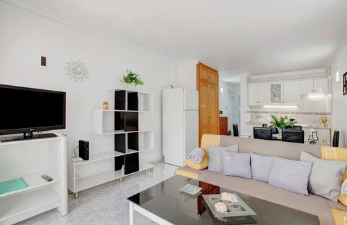 Arona Apartment | Apartment "Mertxe" with Shared Pool and Wi-Fi