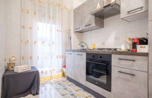 Messina Apartment | Apartment 'Messina' with Balcony, Wi-Fi and Air Conditioning