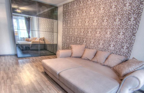 Airport District Apartment | Apartment Milady
