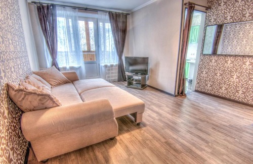 Airport District Apartment | Apartment Milady