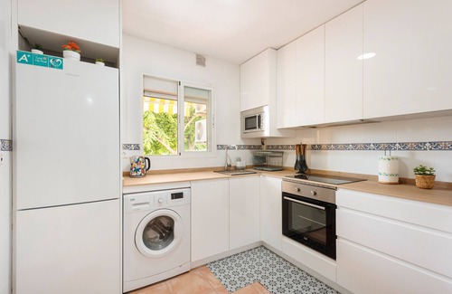 La Cala del Moral Apartment | Apartment 'Miramar' with Private Terrace, Wi-Fi and Air Conditioning