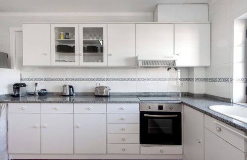 Mira Apartment | Apartment 'Mira Holidays' with Balcony and Wi-Fi